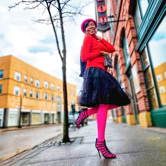 Meet your Posher, Sharon - Picture 4 of 4